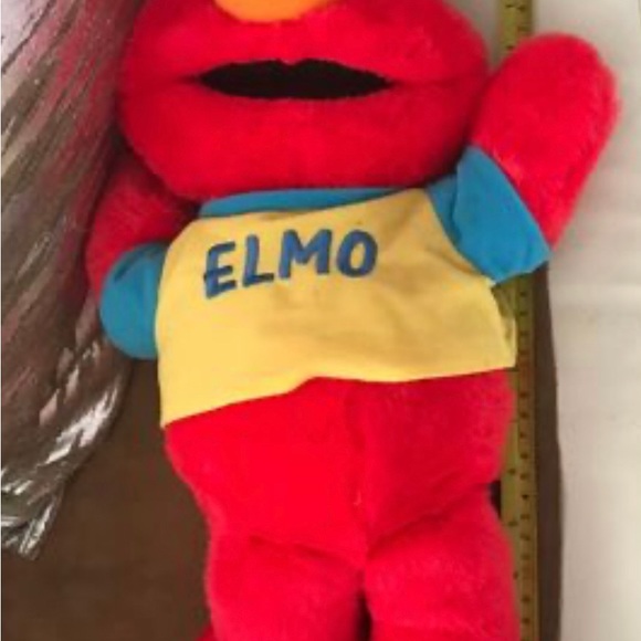 ELMO 
TYCO Toss and Tickle ELMO - Picture 5 of 7